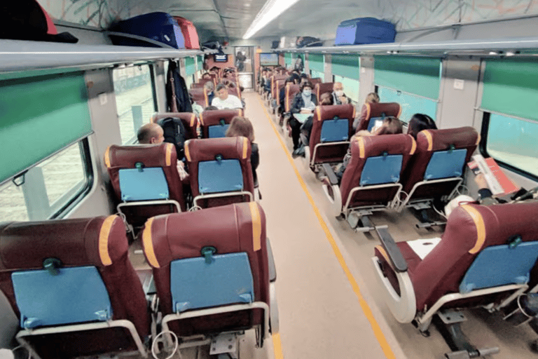 From Delhi: Agra Day Trip by Train with Taj Mahal & Lunch 1st Class Train with Car, Guide, Entry Ticket & 5 Star Lunch