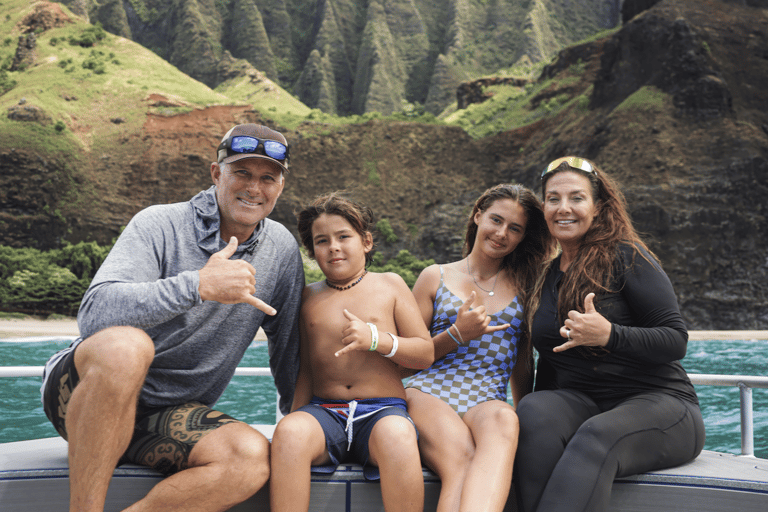 Kauai: Na Pali Coast Deluxe Power Catamaran Tour 7 a.m Deluxe Morning Magic