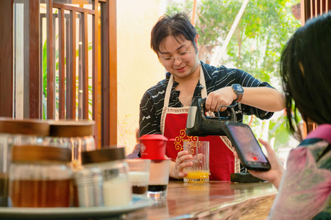 One Hour in Hanoi: Vietnamese Coffee-Making Class Private Option