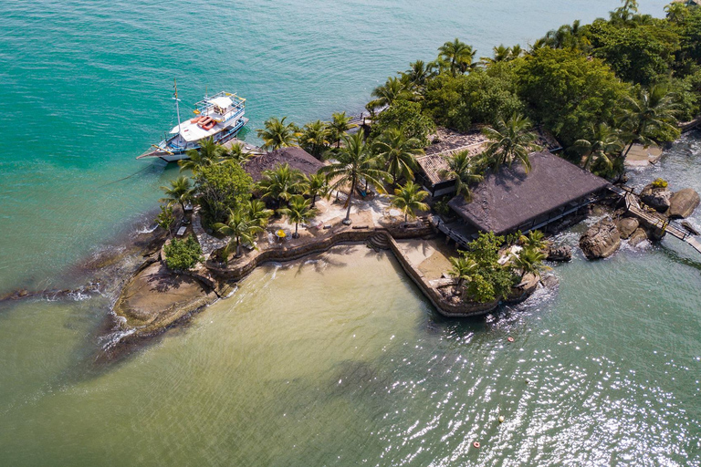 Shared speedboat tour of 6 islands and paradise beaches in Paraty Shared speedboat ride to 6 islands and paradise beaches in Paraty