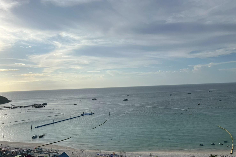 Pattaya: Evening City Tour & Alcazar Cabaret Show Pattaya: Evening City Tour & Alcazar Cabaret Show