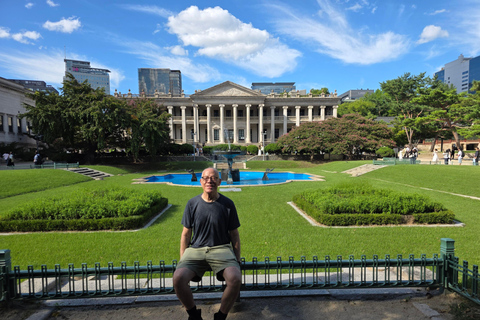 Seoul: Deoksugung Palace Night Tour with Guide