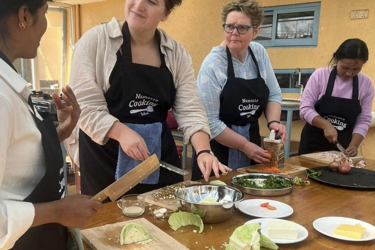 Cours de cuisine népalaise animé par des femmes locales