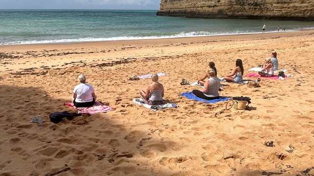 Albufeira: Yoga and Reiki Experience with Breakfast