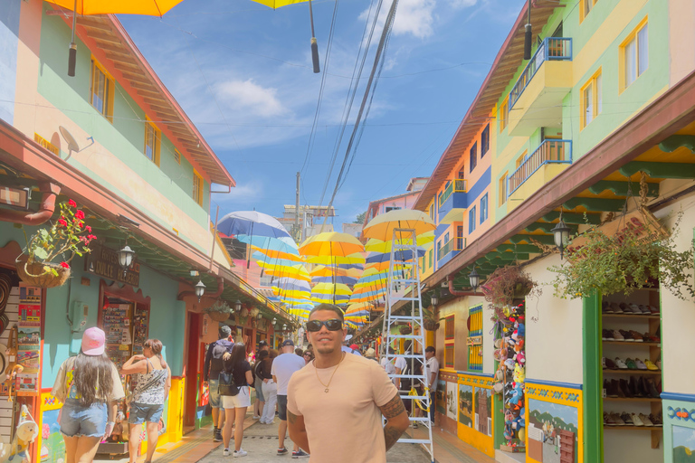 ميديلين: جولة إلى غواتابي وبينول والقارب، مع الغداء والإفطار