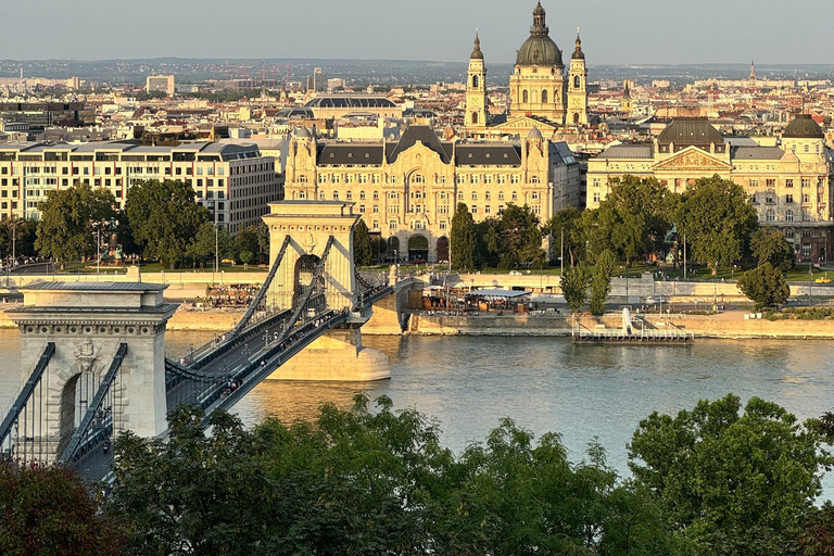 Buda Castle: Guided Walking Tour with Royal Cake Tasting