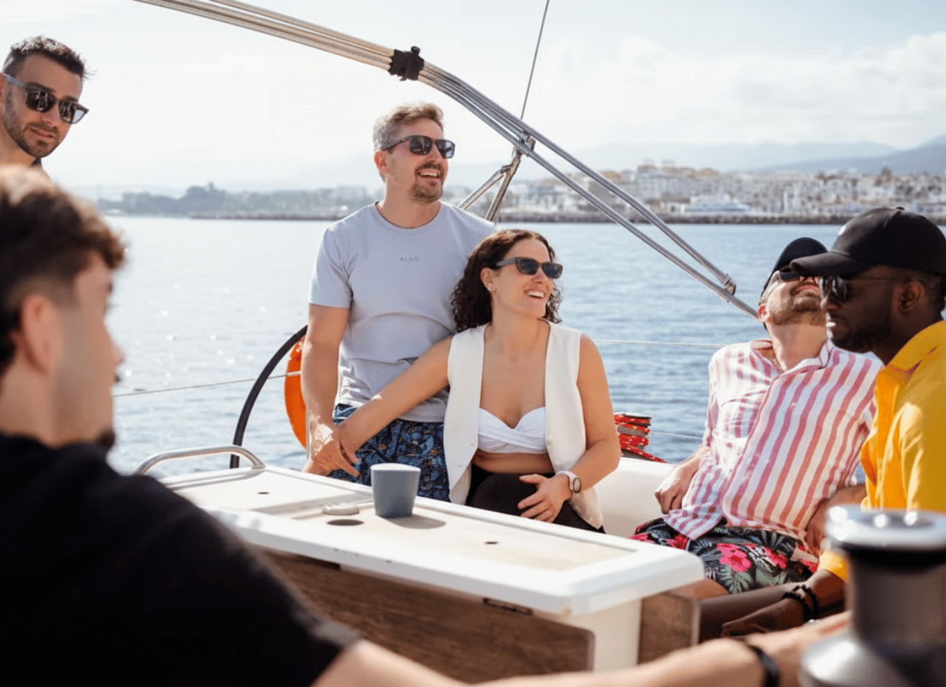 Marbella: Sejlads og delfinkiggeri med snacks og drinks