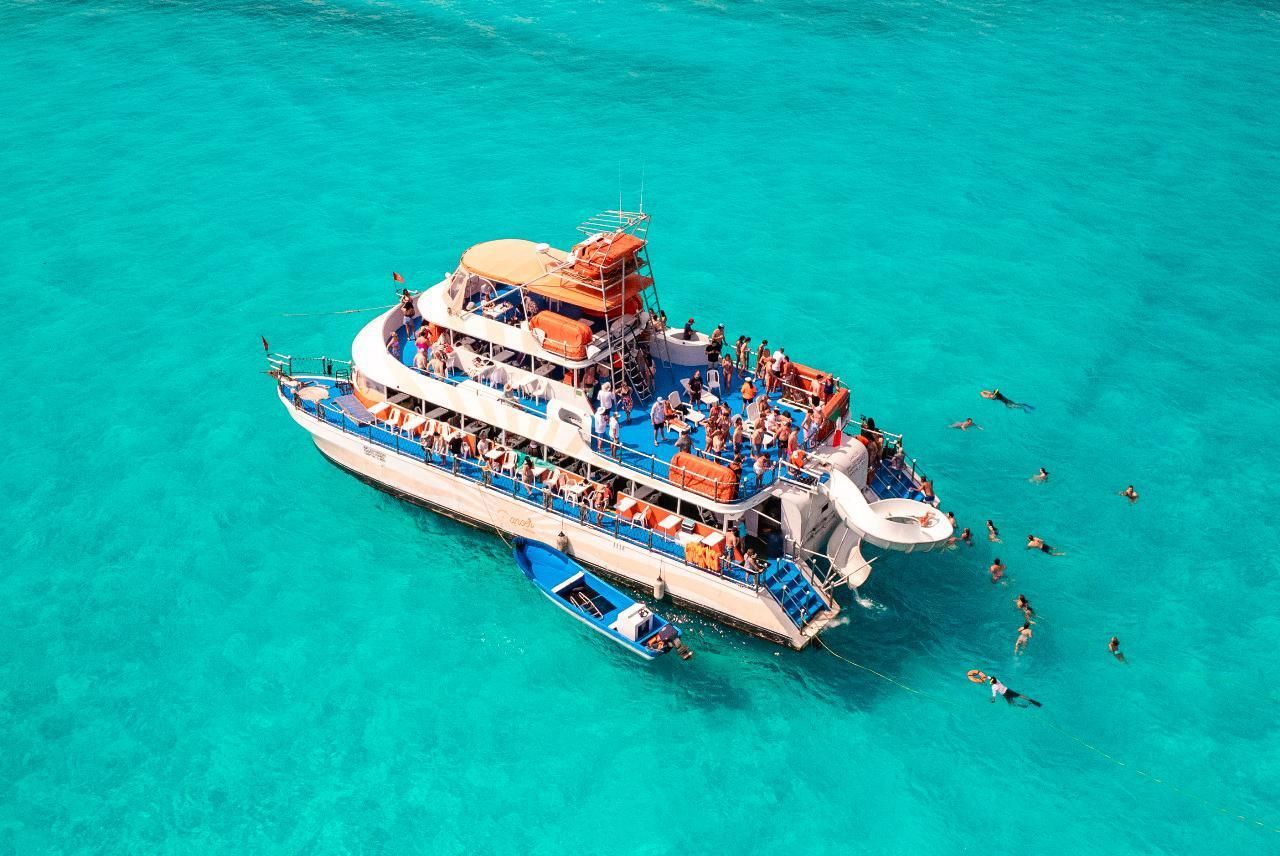 Cancún: Isla Mujeres – Ganztägige Tanz-Kreuzfahrt