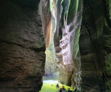 Annecy: Guided Canyoning Trip