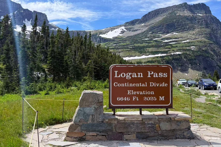From Seattle: 3-Day Glacier National Park Tour with Guide