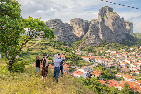 Athene: Meteora Kloosters & Grotten Dagtrip & LunchoptieMeteora privétour met bustransfer vanuit Athene