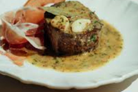 Porto: A la carte lunch + Douro River cruise Porto: À la carte lunch + Douro River cruise