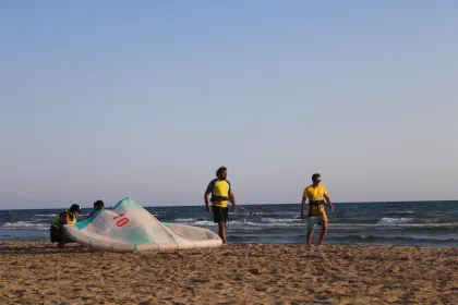 Kitesurfing-Kurs in der Nähe von Syrakus mit IKO-Lehrer