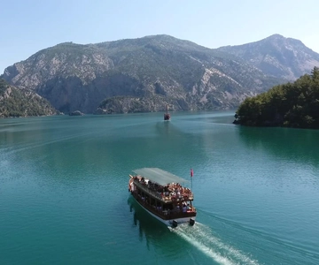 Antalya: Excursión en Barco por el Cañón Verde con Comida y Refrescos