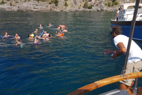 Ab Sorrent: Tagestour zur Amalfiküste mit dem Boot