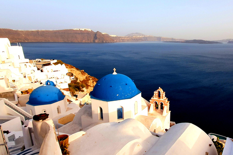 Santorini: Oia Walking Tour and Lighthouse Sunset with Wine