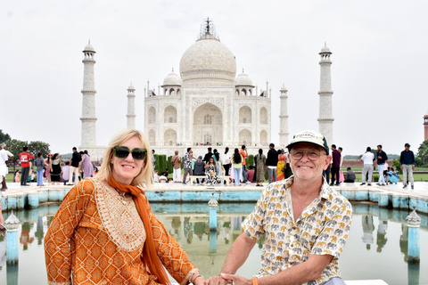 Da Delhi: tour del Taj Mahal e di Agra in treno espresso GatimaanTutto incluso: treno con vagone ristorante, auto, guida, biglietto, pranzo