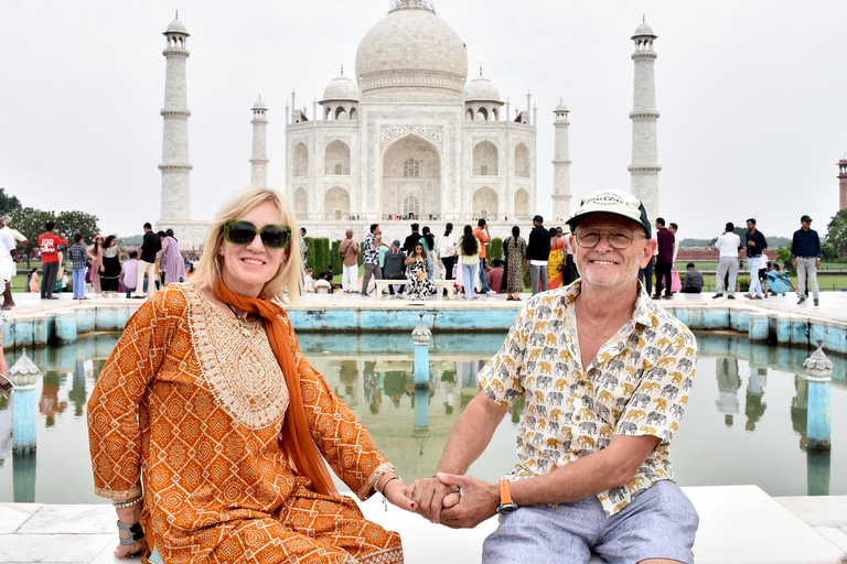 Da Delhi: tour del Taj Mahal e di Agra in treno espresso GatimaanTutto incluso: treno con vagone ristorante, auto, guida, biglietto, pranzo