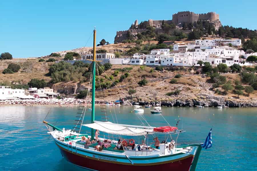 Faliraki: Kleingruppen-Bootstour nach Anthony Quinn, Ladiko und zu den Höhlen. Foto: GetYourGuide Faliraki: Kleingruppen-Bootstour nach Anthony Quinn, Ladiko und zu den Höhlen. Foto: GetYourGuide