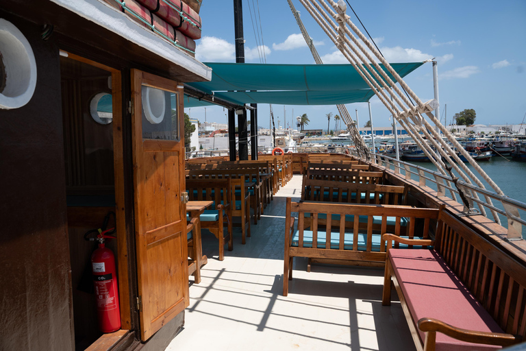 Boat Tour in La Goulette: Lunch and Swimming off Carthage & Sidi Bou Said Boat tour in La Goulette: Lunch and swim off Carthage & Sidi Bou Said