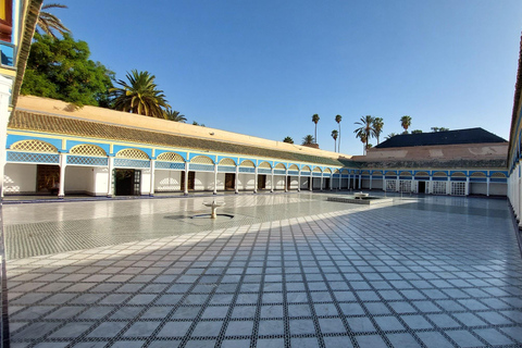 Marrakech arv: Saadiska gravar, Bahia Palace &amp; Medina TourDelad tur från mötesplats (utan inträdesbiljetter)