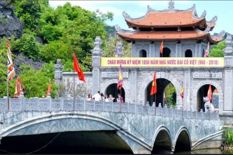 Hanói: Viagem de um dia a Trang An, Bai Dinh e Mua CaveDe Hanói: Viagem a Ninh Binh, Trang An, Bai Dinh e Mua Cave