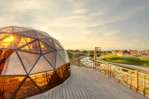 Dubaï : Desert Glamping in Al Marmoom Domes& Dining Experience
