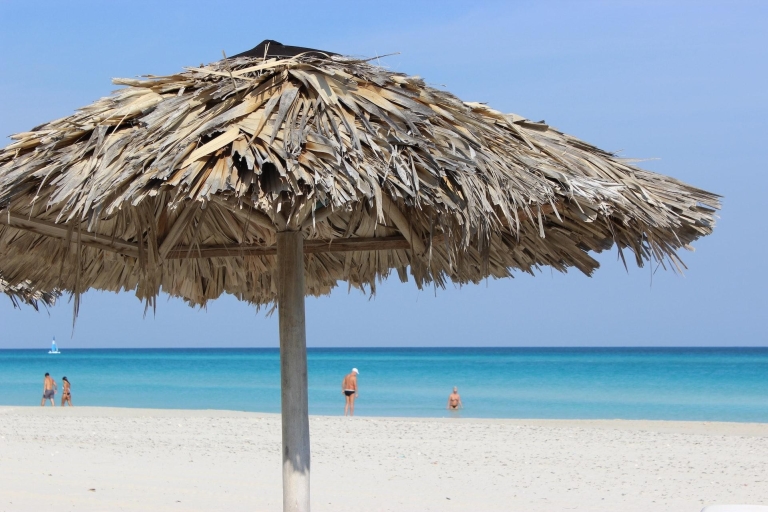 Playa tranquila junto a Playa Blanca mejor en la isla de Barú