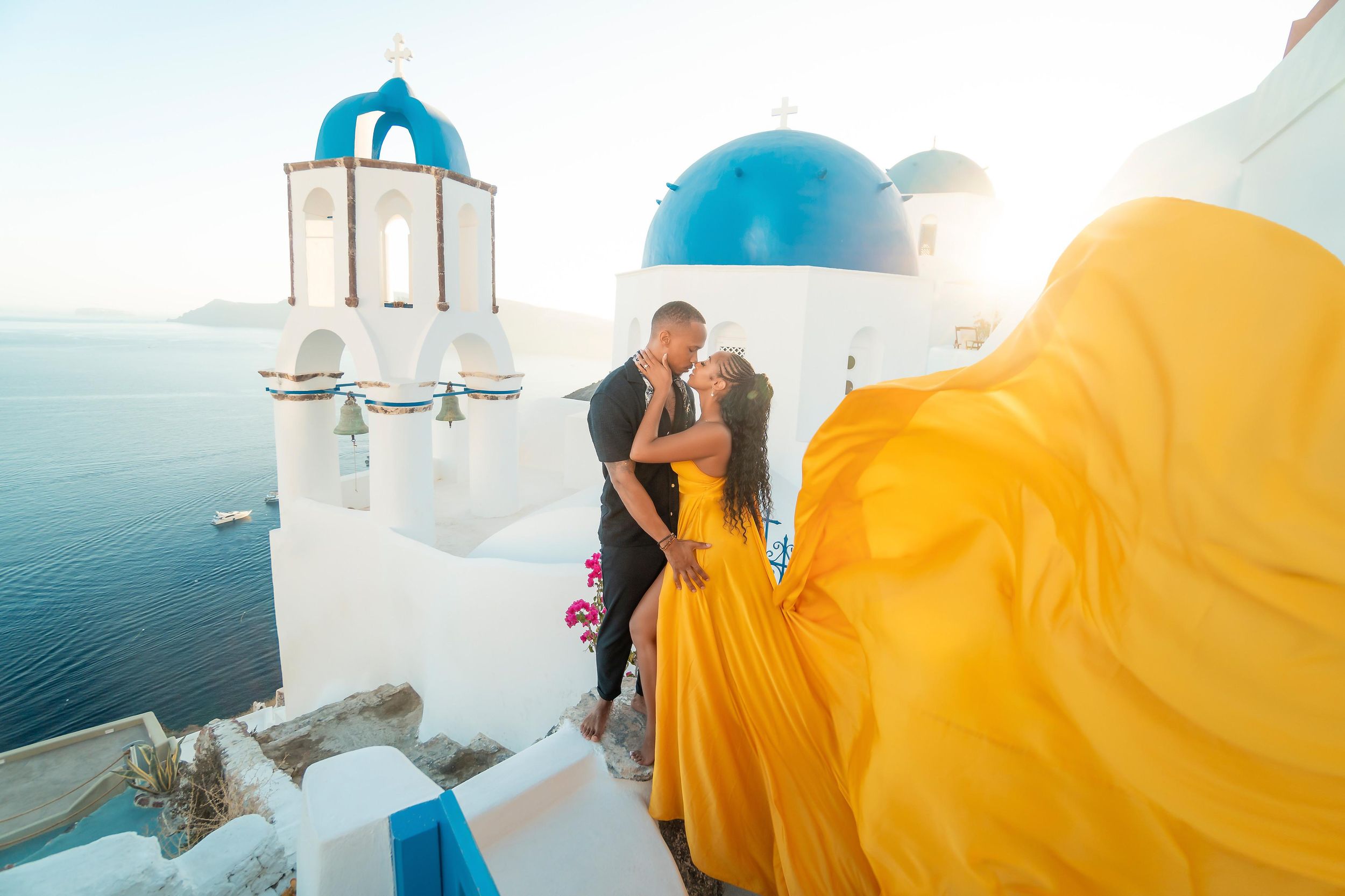 Fotoshooting in Oia auf Santorin mit fliegendem Kleid inbegriffen! von SokoLOVE