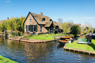 Amsterdam: Explore Giethoorn in a Private Tour with Driver