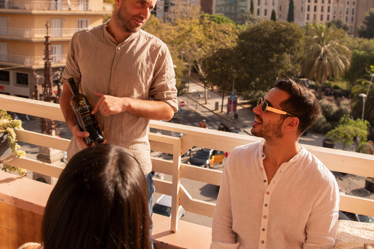 Prywatna degustacja wina z widokiem na Sagrada Familia i posiłkiem tapas