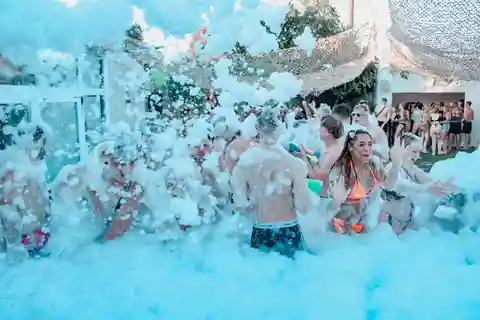 Mallorca: Project X Pool & Foam Party med drinks og snacks