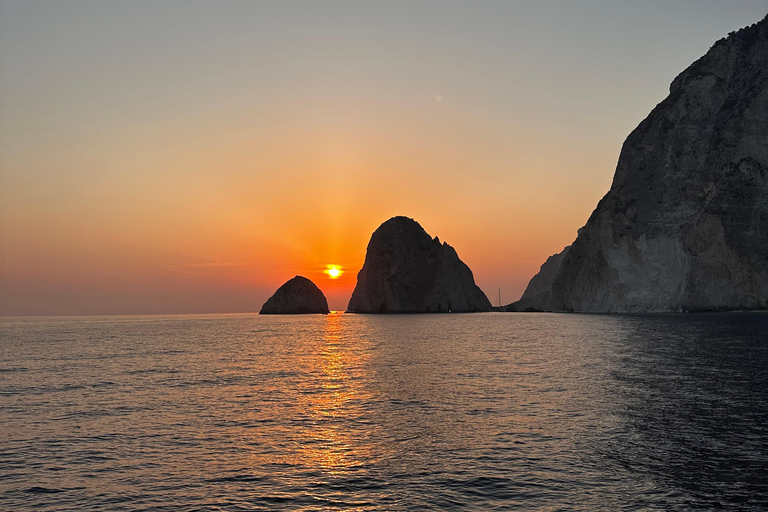 Crucero privado al atardecer en Mizithres