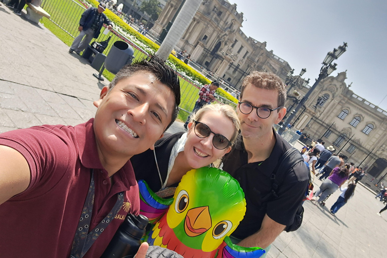 Lima: City Walking Tour with Catacombs and Fruit Tasting