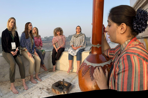 Delhi: meditación espiritual y paseo en barco con un músico folclóricoDelhi: meditación espiritual y paseo en barco con un músico folclórico como guía