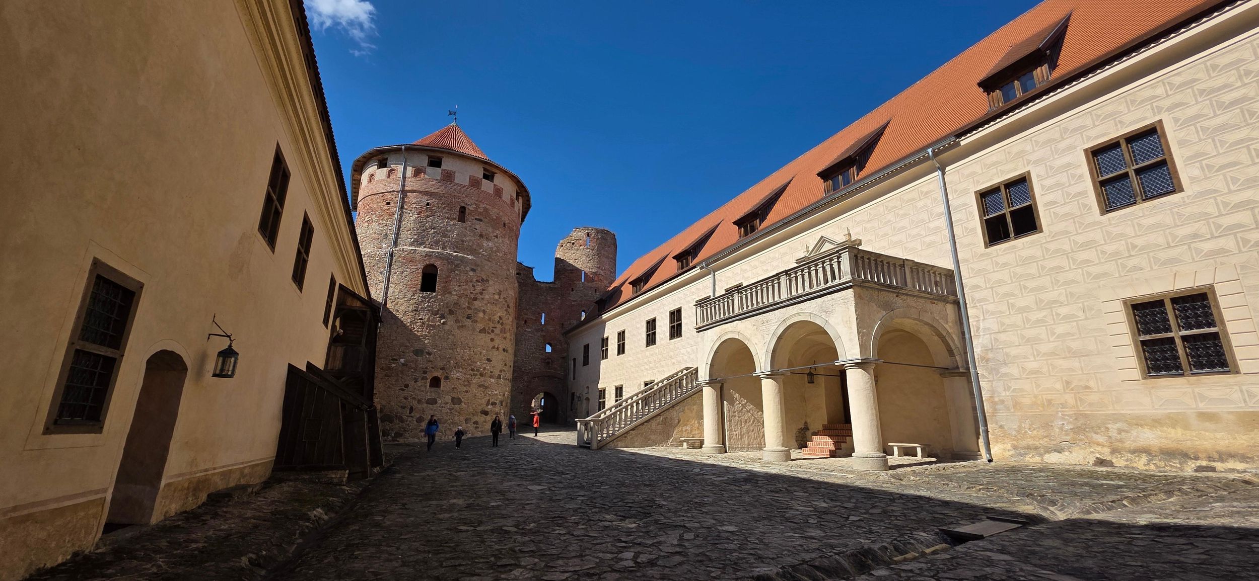 Ab Riga: Burg Bauske & Schloss Rundāle – Halbtagestour