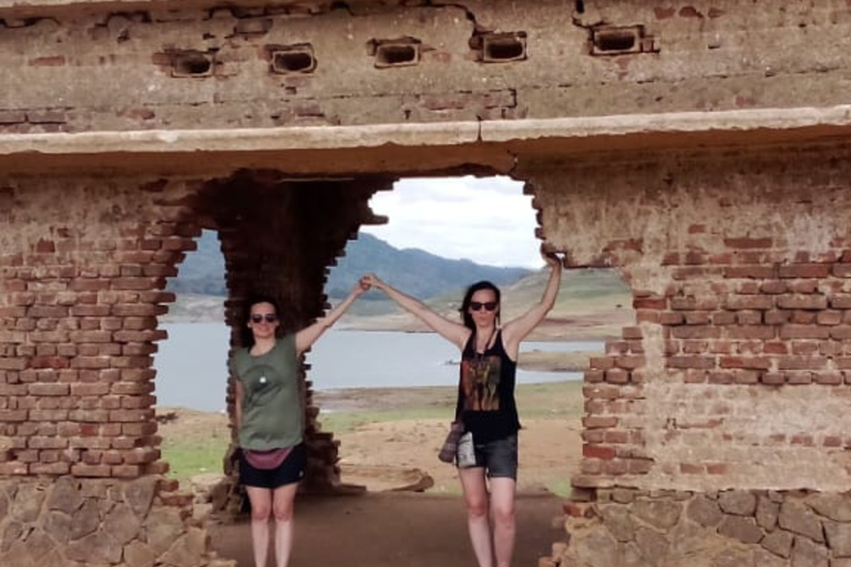 Kandy: Pettigala Hike, Waterfalls &amp; Massage by Tuk Tuk