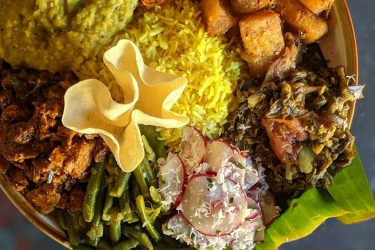 Kandy: Traditional cooking class in a village with transport