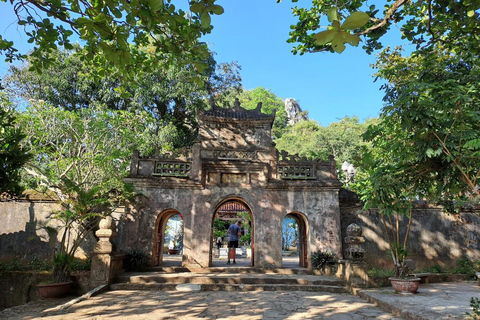 Danang - Location de voiture d'une journée avec chauffeur parlant anglais