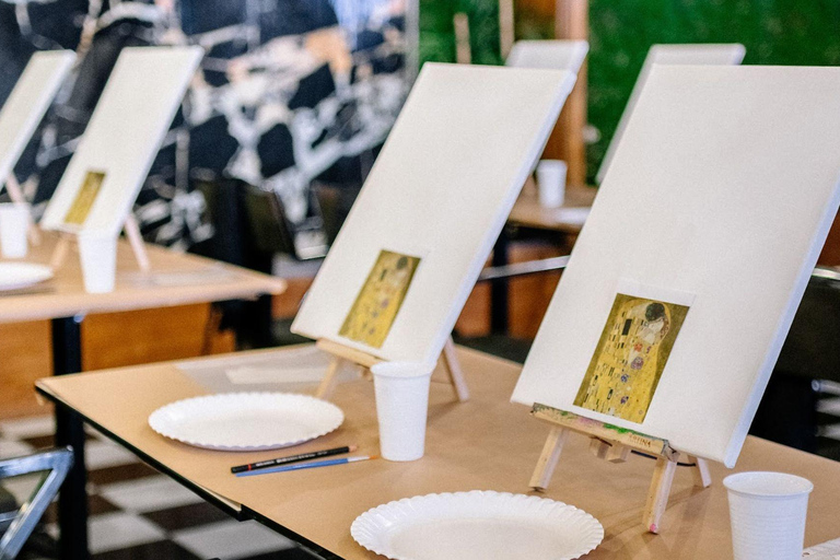 Vienna: Klimt-Inspired Painting Workshop with Wine