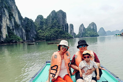 Ha Long 1 dag kleine groep & kajakHa Long baai hele dag vertrek vanuit Ha Noi