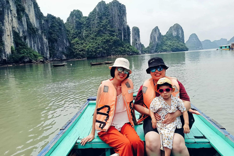 Ha Long 1 dag kleine groep & kajakHa Long bay hafl day vertrekt vanuit de haven van Tuan Chau.