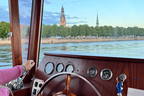 Riga: private VIP boat tour ''Through 19 Bridges'' 1 hour