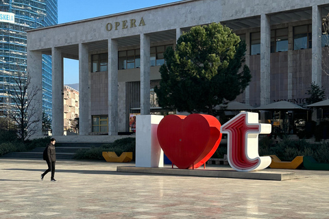 Tirana: Wycieczka piesza po atrakcjach historycznego centrum miasta