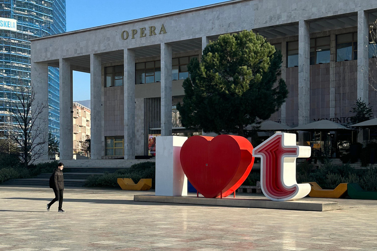 Tirana: Wycieczka piesza po atrakcjach historycznego centrum miasta