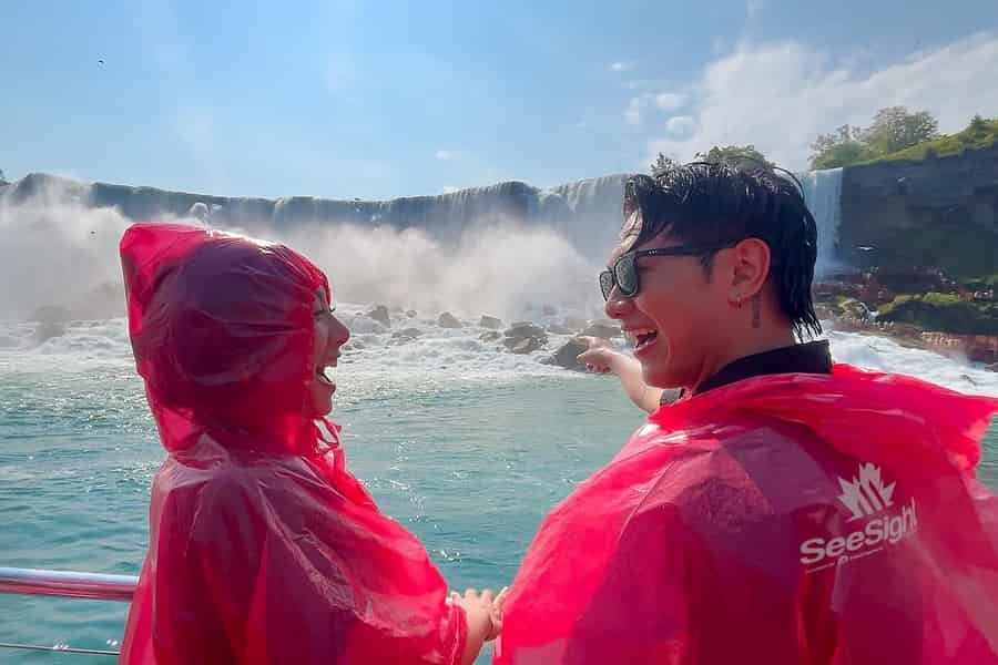 Niagarafälle: Premium-Tour, Boot & Reise hinter die Wasserfälle. Foto: GetYourGuide Niagarafälle: Premium-Tour, Boot & Reise hinter die Wasserfälle. Foto: GetYourGuide