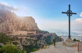 Ab Barcelona: Halbtagestour nach Montserrat mit Führung