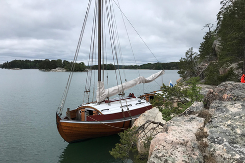 Turku: Archipelago: Sailing Trip with Viking Settlement Hike