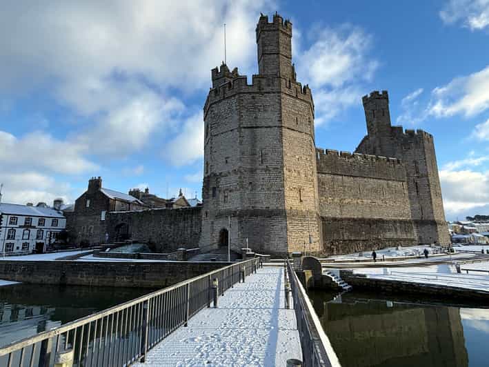 Caernarfon: Guided Walking Tour of the historic town