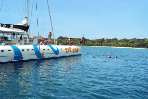 Sosúa: Catamaran Cruise with Snorkeling, Lunch, &amp; Drinks